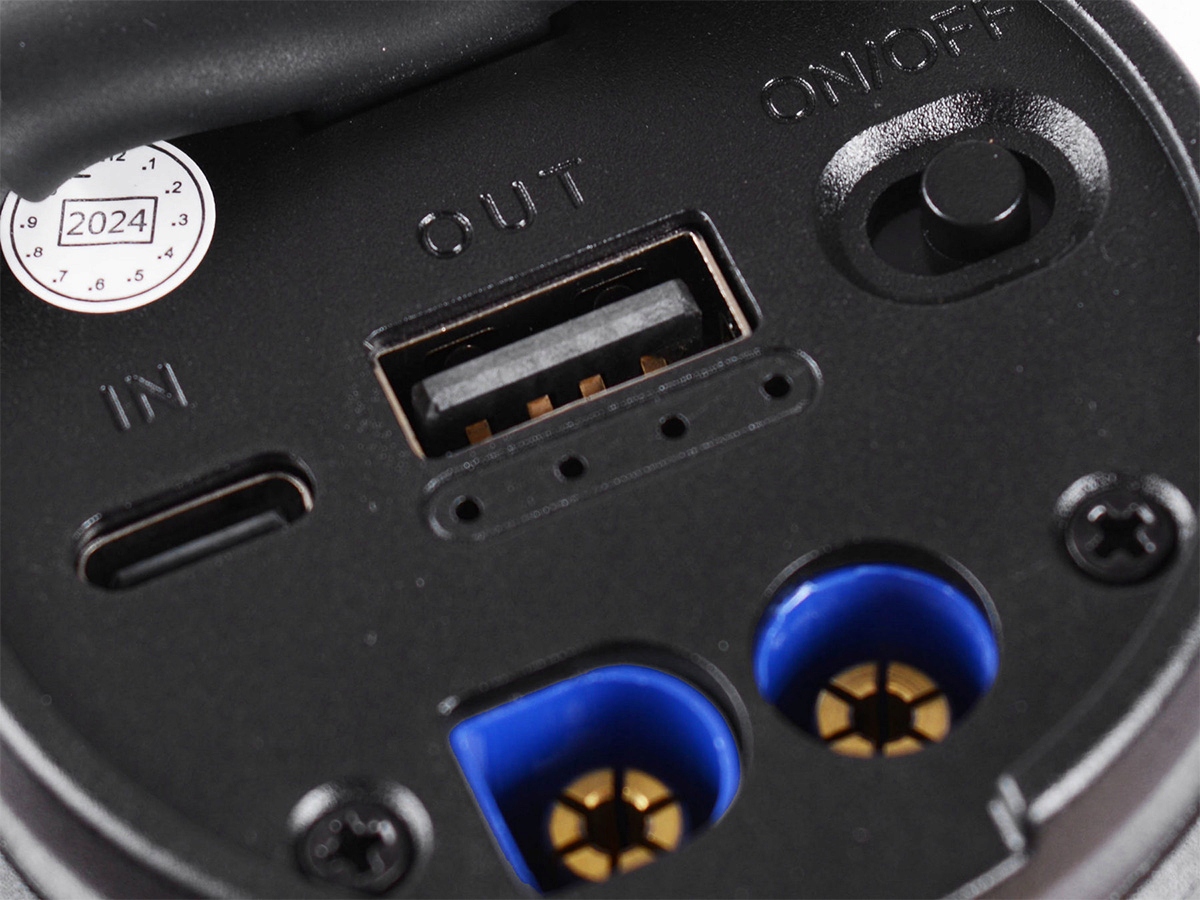 URZĄDZENIE ROZRUCHOWE 4w1 JUMP STARTER POWERBANK MŁOTEK XARI JS30 - obrazek 3